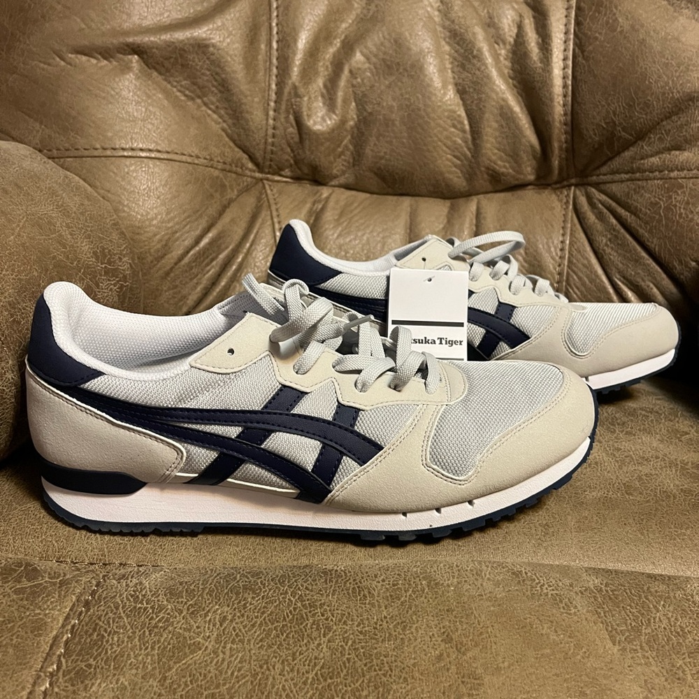 Tennis Shoes